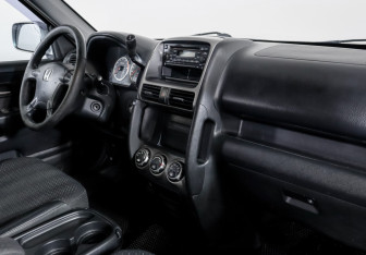 Подержанный автомобиль Honda CR-V 2004 года (9 фото)