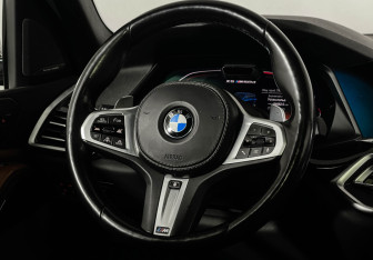 Подержанный автомобиль BMW X5 2018 года (15 фото)