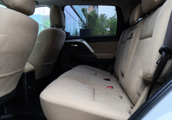 Подержанный автомобиль Mitsubishi Pajero Sport 2020 года (8 фото)