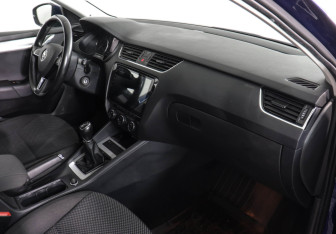 Подержанный автомобиль Skoda Octavia Liftback 2016 года (10 фото)