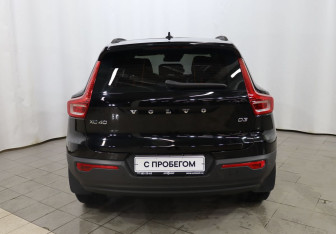Подержанный автомобиль Volvo XC40 2019 года (3 фото)