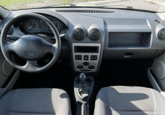 Подержанный автомобиль Renault Logan Sedan 2007 года (12 фото)