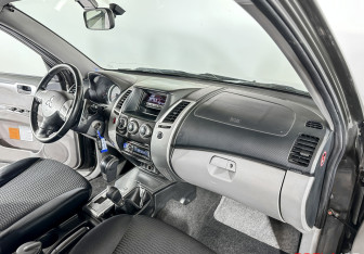 Подержанный автомобиль Mitsubishi Pajero Sport 2013 года (9 фото)