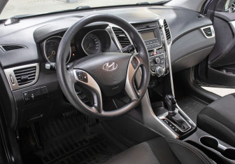 Подержанный автомобиль Hyundai i30 Hatchback 2015 года (16 фото)