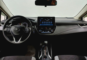 Подержанный автомобиль Toyota Corolla Hatchback 2023 года (11 фото)