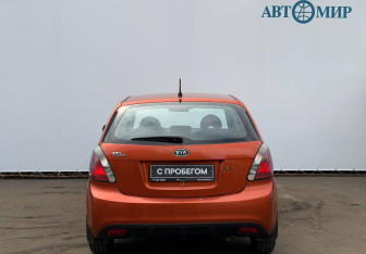 Подержанный автомобиль Kia Rio Hatchback 2010 года (7 фото)
