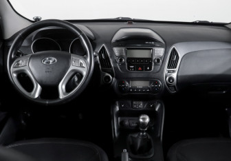 Подержанный автомобиль Hyundai ix35 2010 года (12 фото)
