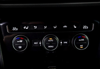 Подержанный автомобиль Volkswagen Tiguan 2019 года (15 фото)