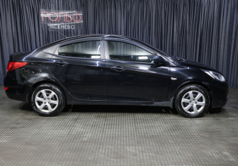 Подержанный автомобиль Hyundai Solaris Sedan 2012 года (4 фото)