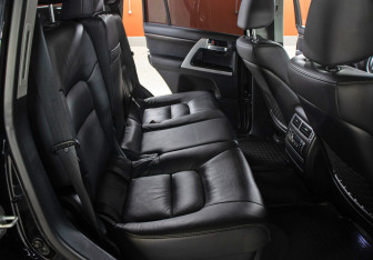 Подержанный автомобиль Toyota Land Cruiser Suv 2021 года (12 фото)