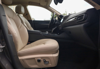 Подержанный автомобиль Maserati Levante 2022 года (29 фото)
