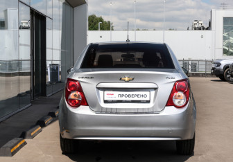 Подержанный автомобиль Chevrolet Aveo Sedan 2013 года (6 фото)
