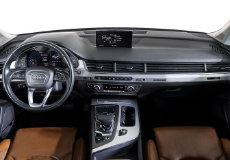 Подержанный автомобиль Audi Q7 2018 года (12 фото)