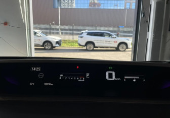 Подержанный автомобиль Honda Stepwgn 2019 года (15 фото)