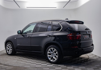 Подержанный автомобиль BMW X5 2011 года (3 фото)