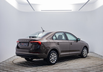 Подержанный автомобиль Skoda Rapid Liftback 2020 года (5 фото)