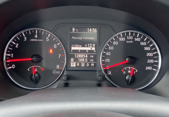 Подержанный автомобиль Nissan X-Trail 2013 года (24 фото)