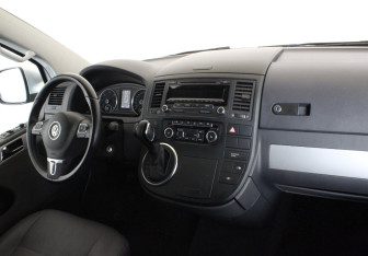 Подержанный автомобиль Volkswagen Multivan 2015 года (9 фото)