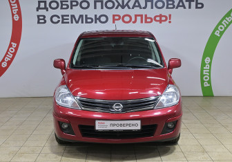 Подержанный автомобиль Nissan Tiida Hatchback 2010 года (2 фото)