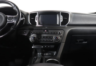 Подержанный автомобиль Kia Sportage 2016 года (14 фото)