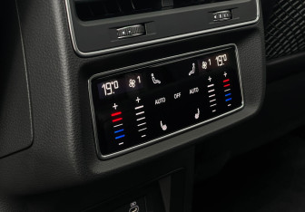 Подержанный автомобиль Audi Q8 2023 года (22 фото)