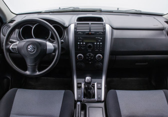 Подержанный автомобиль Suzuki Grand Vitara 2007 года (13 фото)