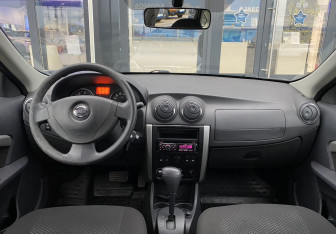 Подержанный автомобиль Nissan Almera Sedan 2015 года (13 фото)