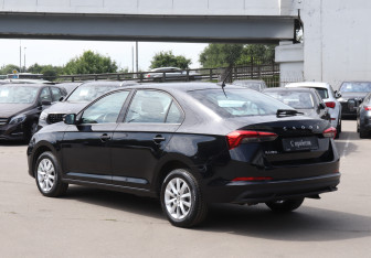Подержанный автомобиль Skoda Rapid Liftback 2021 года (7 фото)