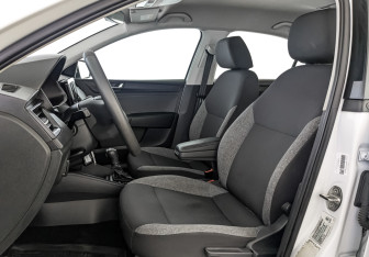 Подержанный автомобиль Skoda Rapid Liftback 2021 года (20 фото)