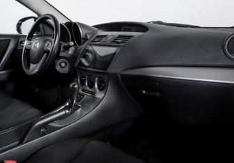 Подержанный автомобиль Mazda 3 Hatchback 2010 года (9 фото)