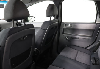 Подержанный автомобиль Mitsubishi Colt Hatchback 2005 года (8 фото)