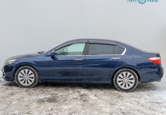 Подержанный автомобиль Honda Accord Sedan 2013 года (8 фото)