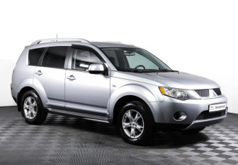 Подержанный автомобиль Mitsubishi Outlander 2008 года (3 фото)