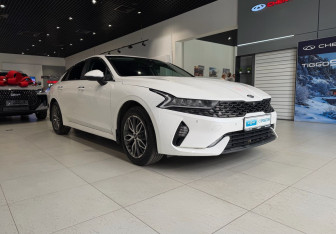 Подержанный автомобиль Kia K5 2021 года (3 фото)