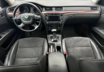 Подержанный автомобиль Skoda Superb Liftback 2010 года (11 фото)