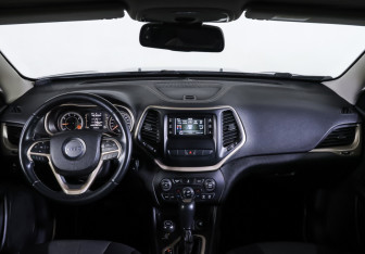 Подержанный автомобиль Jeep Cherokee 2014 года (17 фото)