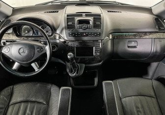 Подержанный автомобиль Mercedes-Benz Viano 2013 года (12 фото)