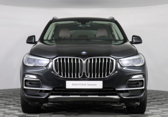 Подержанный автомобиль BMW X5 2019 года (3 фото)