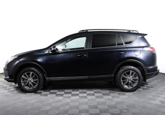 Подержанный автомобиль Toyota RAV4 2018 года (8 фото)