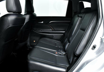 Подержанный автомобиль Toyota Highlander 2015 года (15 фото)