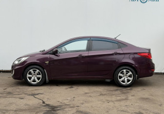 Подержанный автомобиль Hyundai Solaris Sedan 2012 года (8 фото)