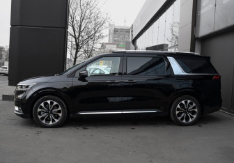 Подержанный автомобиль Kia Carnival 2021 года (8 фото)
