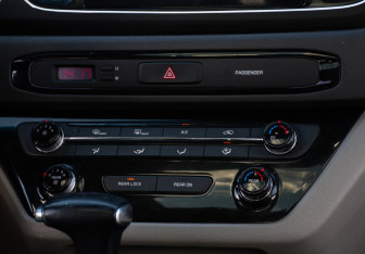 Подержанный автомобиль Kia Carnival 2016 года (15 фото)