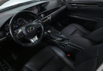 Подержанный автомобиль Lexus ES 2016 года (7 фото)