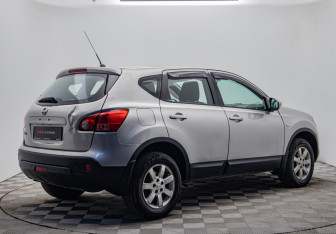 Подержанный автомобиль Nissan Qashqai 2008 года (5 фото)