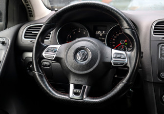 Подержанный автомобиль Volkswagen Golf Hatchback 2011 года (13 фото)