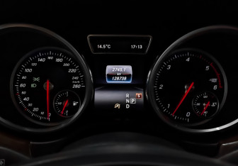 Подержанный автомобиль Mercedes-Benz GLE 2016 года (16 фото)