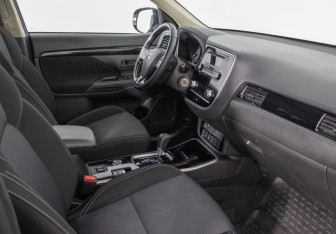 Подержанный автомобиль Mitsubishi Outlander 2021 года (9 фото)