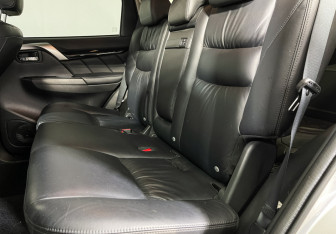 Подержанный автомобиль Mitsubishi Pajero Sport 2019 года (10 фото)