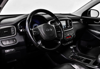 Подержанный автомобиль Kia Sorento 2019 года (13 фото)